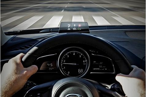 Das Overheadprojektion-Display im Mazda3 wurde schärfer und informativer