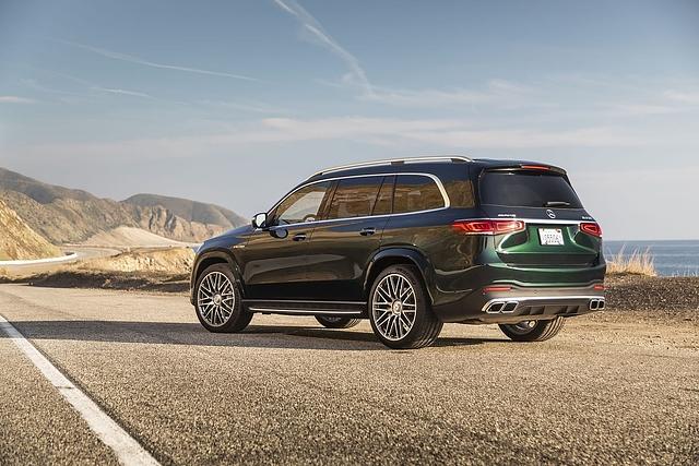 Bei großen Autos, wie dem Mercedes-AMG GLS 63, bringt man die für eine Elektrifizierung nötigen Bauteile leichter unter