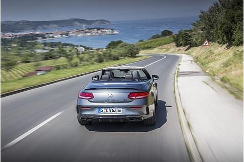 Wie es sich für einen AMG gehört: vier Endrohre