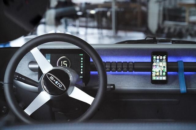 Das Cockpit ist auch im Microlino 2.0 übersichtlich 
