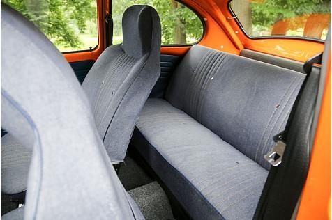 Nieten gehören beim Jeans-Käfer dazu