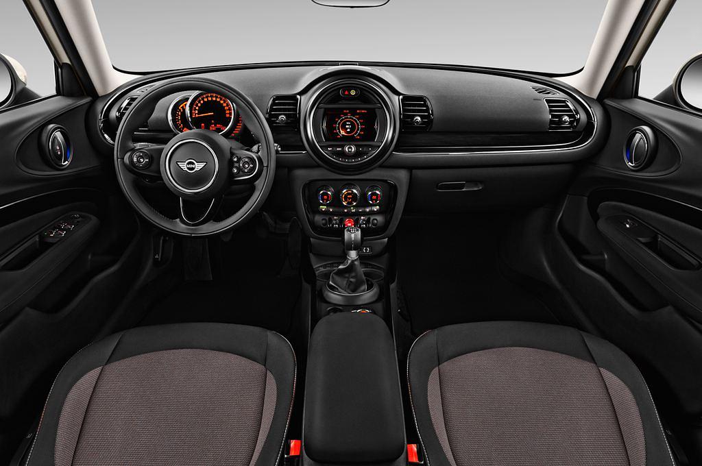 MINI Clubman (Baujahr 2016) One 5 Türen Cockpit und Innenraum
