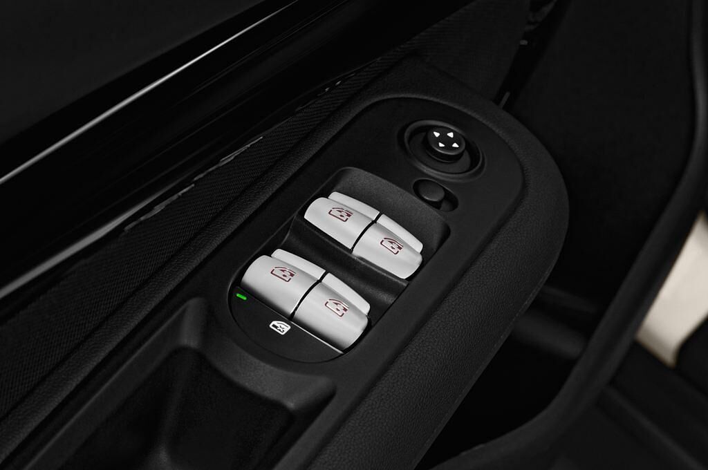 MINI Clubman (Baujahr 2016) One 5 Türen Bedienungselemente Tür