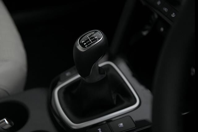 Die Sechsgang-Handschaltung harmoniert gut mit dem 115 PS Diesel