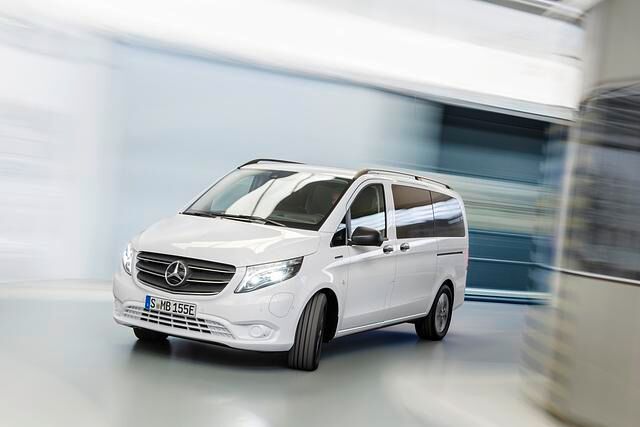 Im Sommer wird der e-Tourer aufgerüstet und erhält den Antriebsstrang der ebenfalls Mitte des Jahres debütierenden elektrischen V-Klasse (EQV)