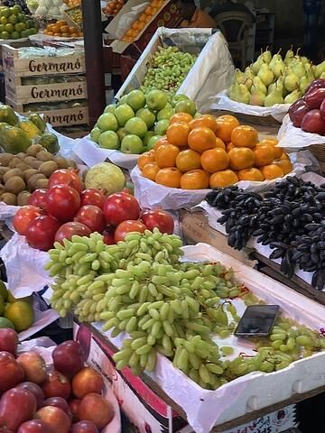 Frische und köstliche Früchte wohin das Auge schaut