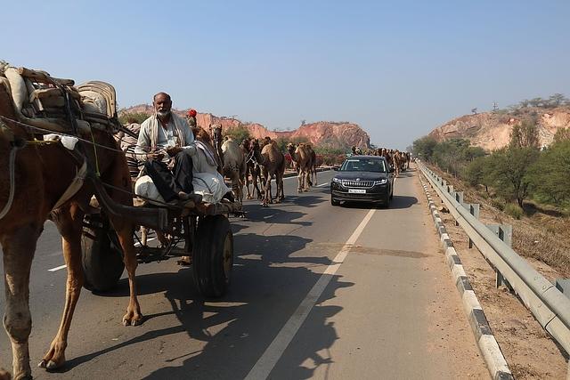 Der Verkehr in Indien läuft nach anderen Regeln ab