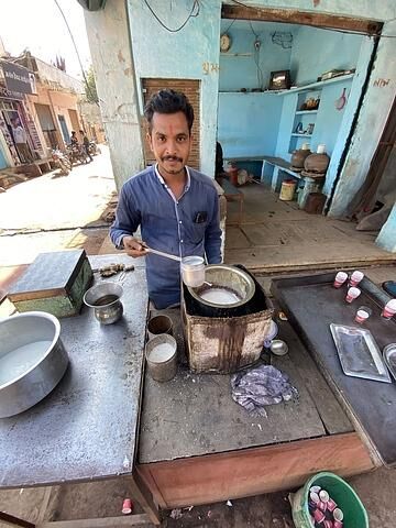 Nur aus einer Straßenküche schmeckt der süße Masala Chai-Tee richtig gut