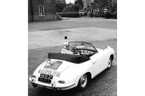 Das Zuffenhäuser Exemplar mit der Chassisnummer 156096 und der Motorennummer 811648 zählt heute zu den letzten drei vorhandenen Rijkspolitie-Porsche dieser Ära.