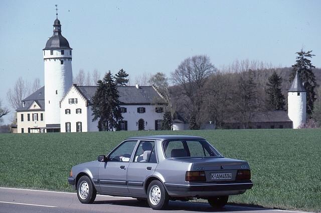 Als Stufenhecklimousine hieß der Escort Orion