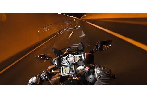 Es ist der Nachfolger des Garmin Zumo 590.