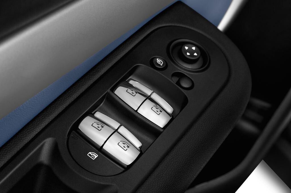 MINI Clubman (Baujahr 2017) Cooper SD 5 Türen Bedienungselemente Tür