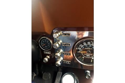 Jeep CJ-8 Scrambler - karg instrumentiert