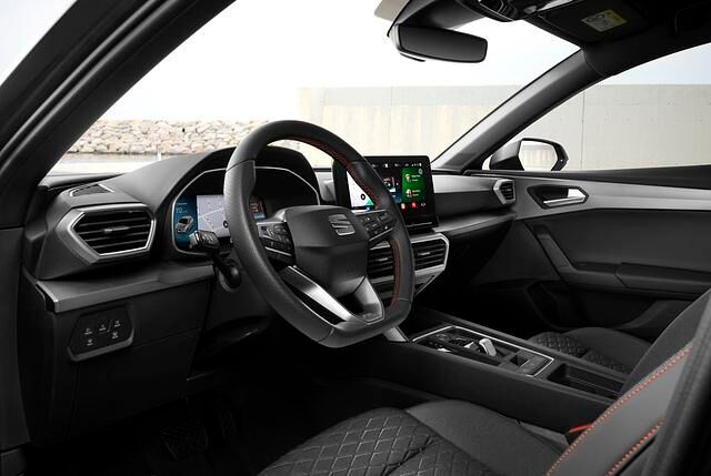 Auch der Leon bekommt ein aufgeräumtes Cockpit mit virtuellen Instrumenten