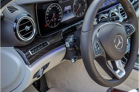 Mercedes E 250 T - vielfältig verstellbares Lenkrad