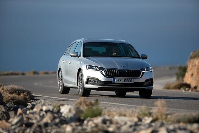 Der Skoda Octavia Combi steht ab 28. März beim Händler, die Limousine kommt etwa vier Wochen später