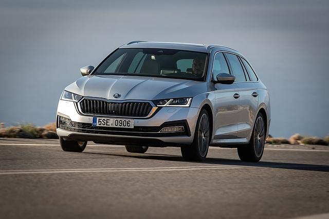 Viel Technik hat seinen Preis: Der Skoda Octavia Combi 2.0 TDI mit 110 kW / 150 PS kostet mindestens 32.380,00 Euro