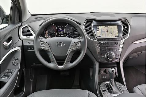 Das Cockpit des Hyundai Grand Santa Fe.