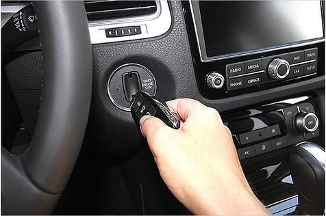 Wer will, kann den Motor per Schlüsseldreh starten. Alternativ gibt es einen Startknopf in der Mittelkonsole
