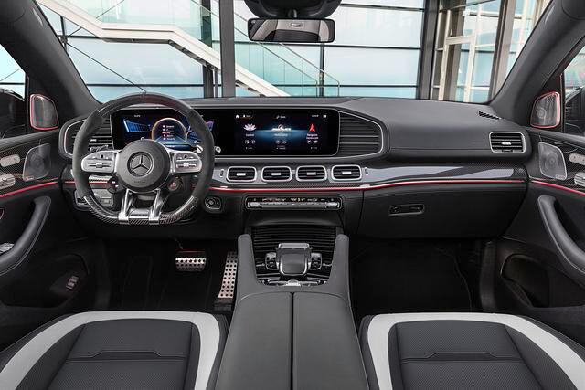 Edel, sportlich, sehr modern: der Arbeitsplatz im Mercedes AMG GLE 63 Coupé 