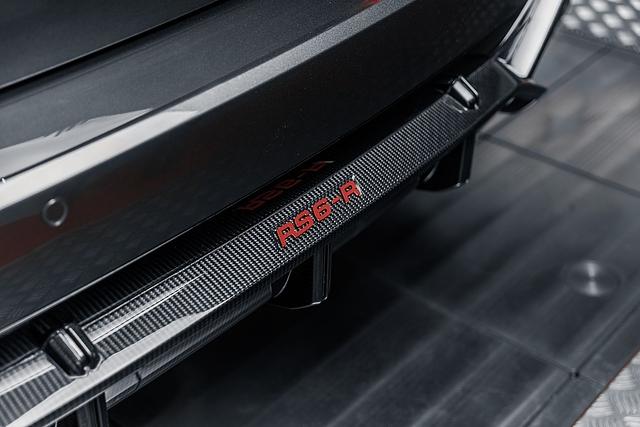 Das RS6-R Logo findet sich überall am Auto