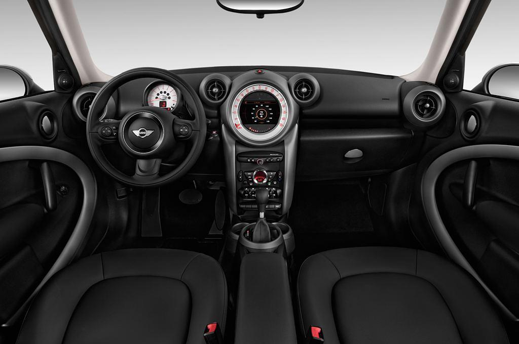 MINI Countryman (Baujahr 2013) Cooper 5 Türen Cockpit und Innenraum