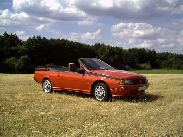 Der französische Karossier Heuliez realisiert drei Fuego-Cabriolet-Prototypen in US-Ausstattungsspezifikation