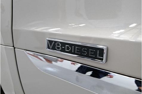 2. V8-Diesel-Emblem an der Seite.