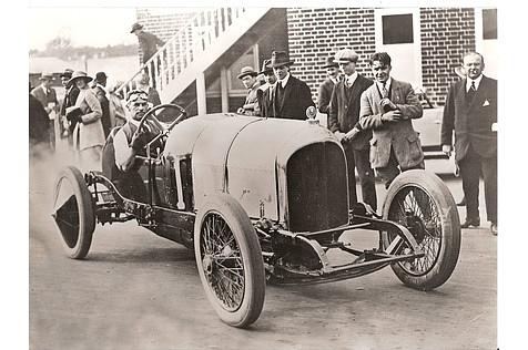 Frank Clement am 28. März 1921 am Steuer des Bentley EXP 2.