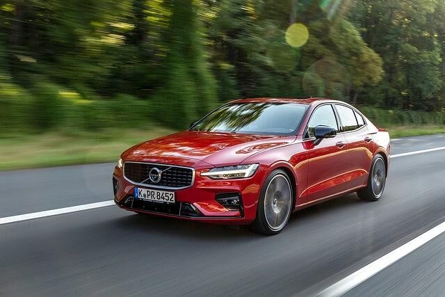 Der T6-Vierzylinder leistet 228 kW/300 PS und stellt fast über das gesamte im Alltag genutzte Drehzahlband 400 Newtonmeter zur Verfügung