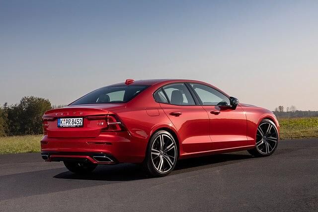 Und wer noch etwas wartet, kann den T6 ab Spätherbst dann als Mildhybrid bestellen