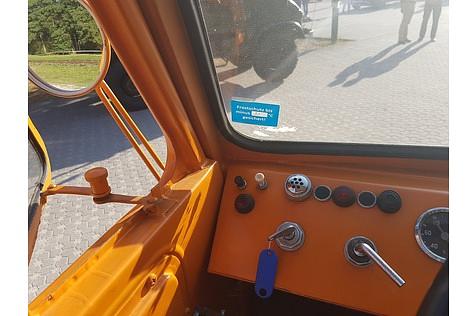 Unimog Baureihe 401 von 1952 - eine Handvoll Schalter muss reichen