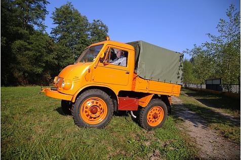 Unimog Baureihe 401 von 1952 - 25 PS reichen aus, um im Gelände kaum Grenzen zu kennen