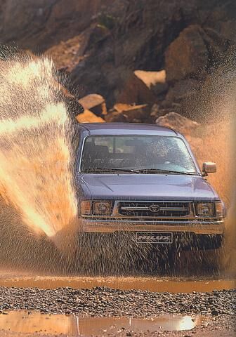 In Deutschland entstand der Hilux ab 1989 im VW-Werk Hannover, dies auch mit VW-Logo