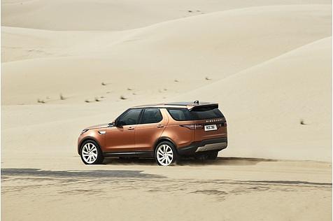 2.500 Liter Gepäck passen in den neuen Land Rover Discovery 5 hinein.
