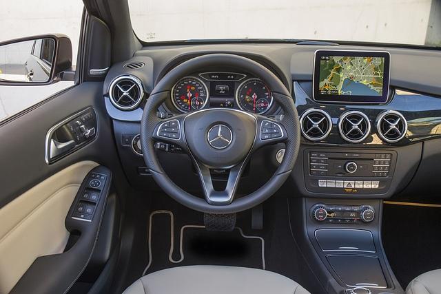 Das Interieur ist je nach Ausstattungsvariante sehr edel
