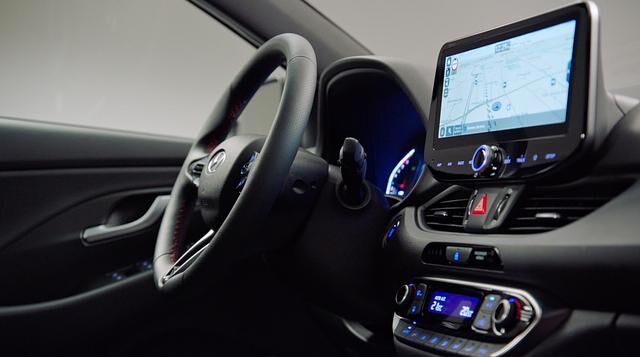 Der zentrale Touchscreen ist auf 10,25 Zoll Bildschirmdiagonale gewachsen