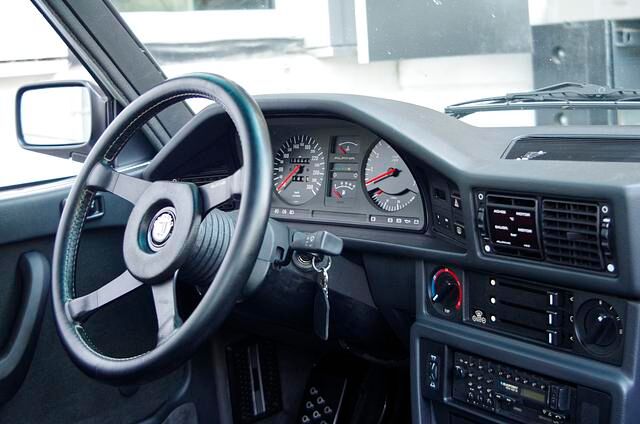 Der E28 aus dem Jahr 1985 leistet 243 kW/330 PS 