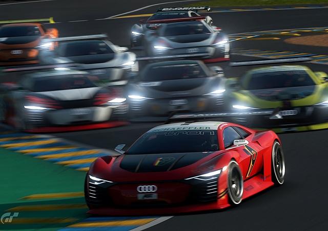 Audi-Werksfahrer Mike Rockenfeller hat die virtuelle Rennserie \"Race at Home\" ins Leben gerufen