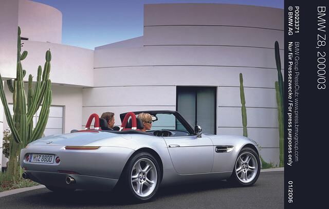 Der Roadster Z8 erinnert im Retrodesign an den früheren BMW 507