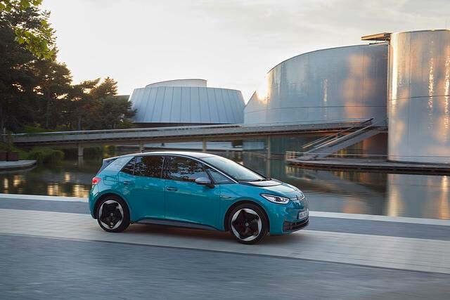 Der Fahrkomfort ist für ein solch schweres Fahrzeug – je nach Batteriegröße wiegt der ID.3 zwischen 1,7 und 1,9 Tonnen – wirklich ausgezeichnet