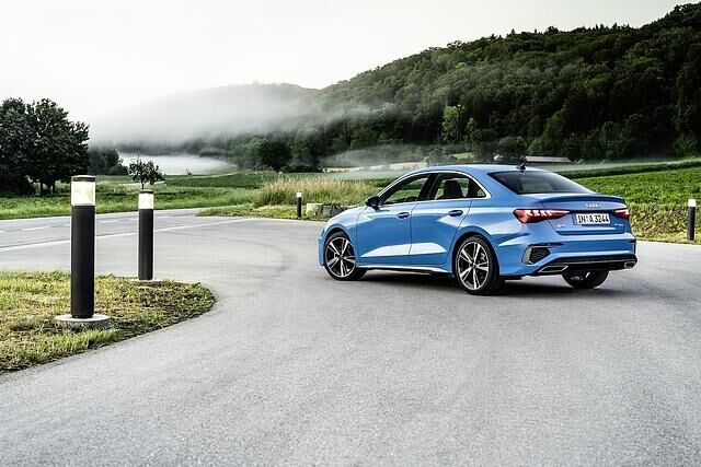 Die Audi A3 Limousine kann sich sehen lesen und hat nichts mehr mit dem Fahrer-mit-Hut Image gemein