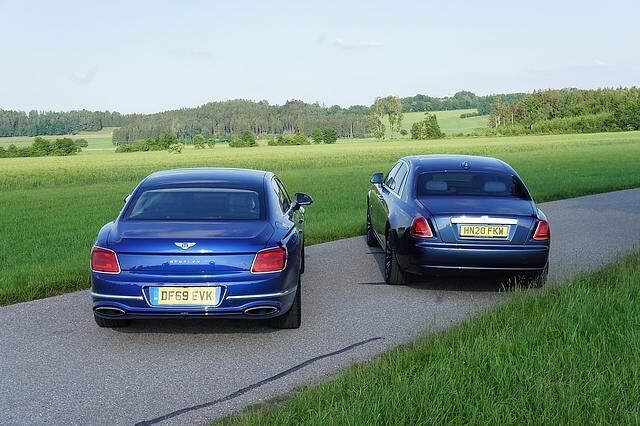 Rolls Royce Ghost - Bentley Flying Spur