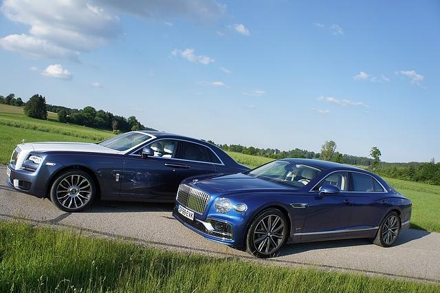 Rolls Royce Ghost - Bentley Flying Spur
