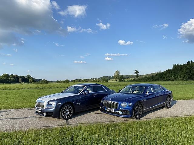 Rolls Royce Ghost - Bentley Flying Spur