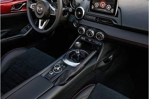 Mazda MX-5 RF 2.0 - startet bei 29.890 Euro