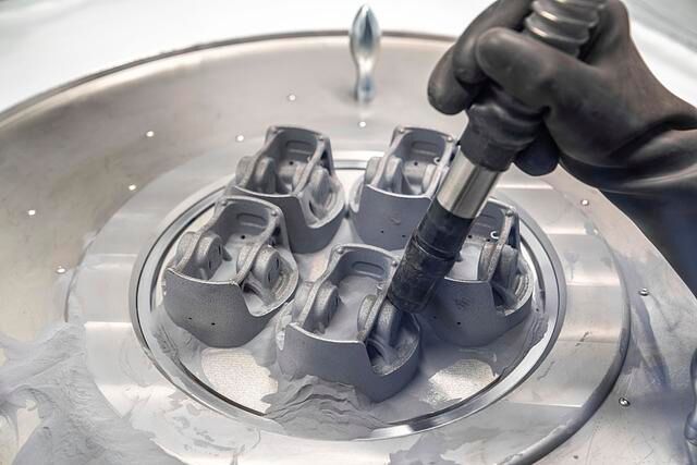 Kolben aus dem 3D-Drucker   - Porsche printet in die Zukunft  