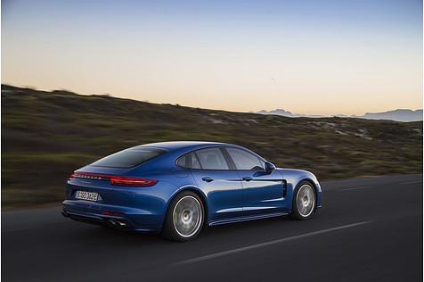 Der Porsche Panamera 4 E Hybrid steht ab dem April beim Händler
