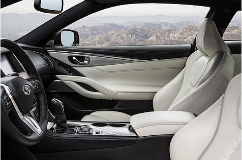Das Cockpit des Infiniti Q60.