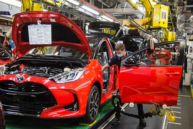 Jeden Tag gibt es 12.000 neue Masken für die in drei Schichten arbeitenden Autobauer